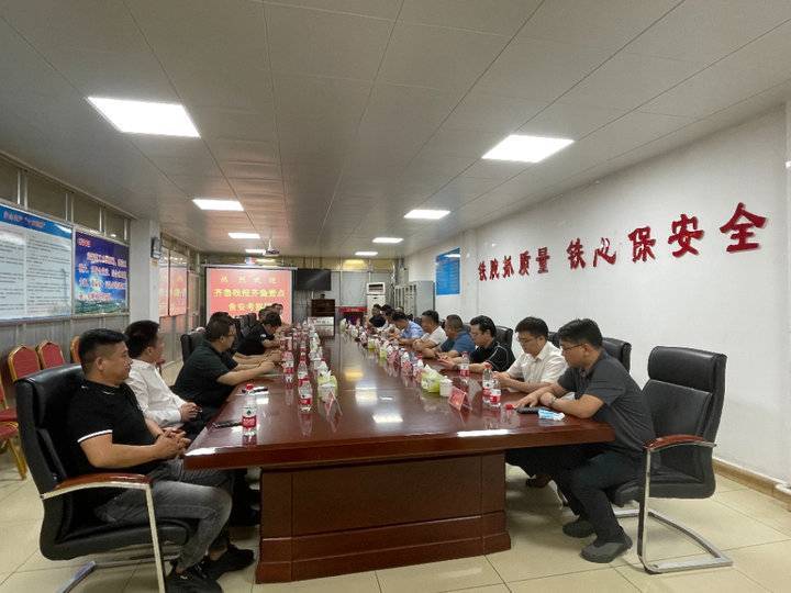 齐鲁壹点食安山东消费者考察团走进双汇德州工厂见证品质餐饮管理